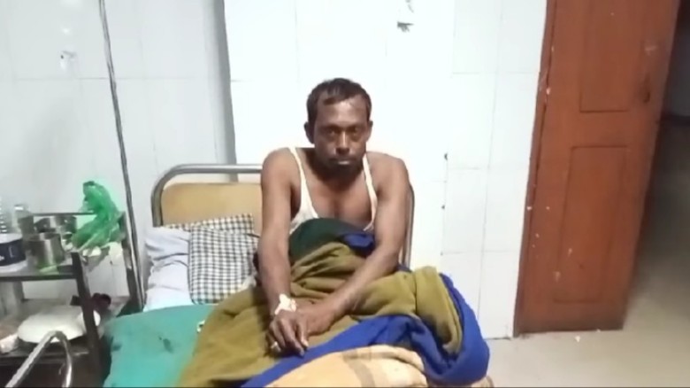 লোহাগড়ায় ইজিবাইক চালক কে বেধড়ক মারপিট করে, হাত পা ভেঙ্গে ইজিবাইক ছিনিয়ে নেওয়ার ঘটনা ঘটেছে