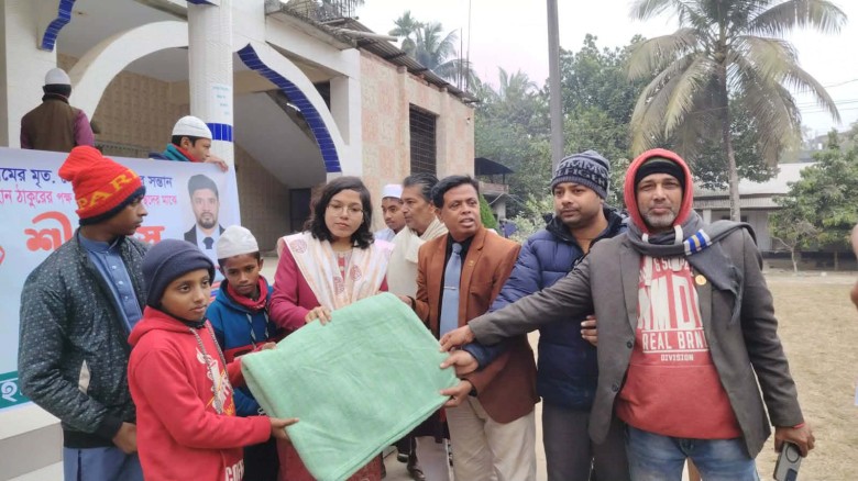 লোহাগড়ায় এতিমদের মাঝে প্রবাসী রায়হান ঠাকুরের কম্বল বিতরণ