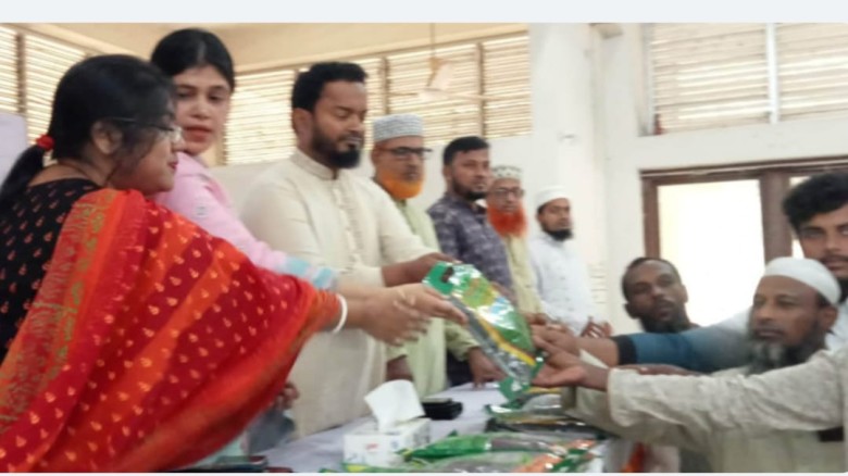 লোহাগড়ায় বিনামূল্যে পাট,তিল ও মুগ বীজ ও সার বিতরণ...
