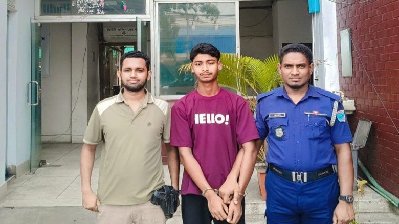 এসএসসি পরীক্ষার্থীকে বিবস্ত্র করে ভিডিও 