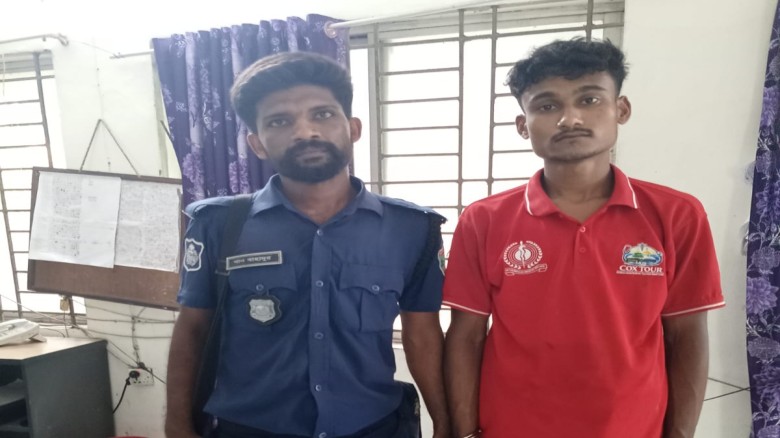 লোহাগড়ায় খাটের নিচ থেকে ৩৪০ গ্রাম গাঁজা 